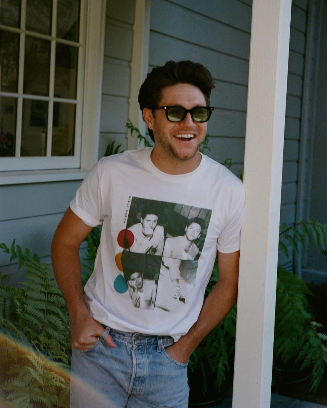 ナイル・ホーランさんのインスタグラム写真 - (ナイル・ホーランInstagram)「HELLO LOVERS! New merch out now」5月18日 3時19分 - niallhoran