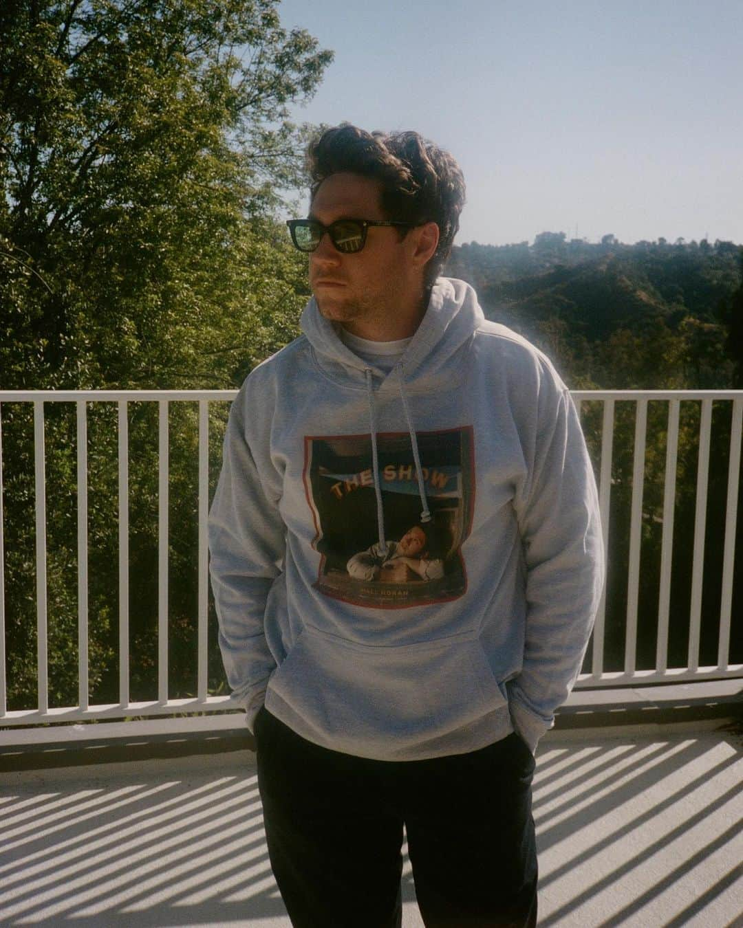 ナイル・ホーランさんのインスタグラム写真 - (ナイル・ホーランInstagram)「HELLO LOVERS! New merch out now」5月18日 3時19分 - niallhoran