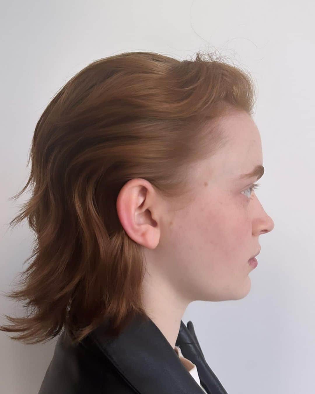 Vogue Beautyさんのインスタグラム写真 - (Vogue BeautyInstagram)「@sadiesink_ has a mullet now, and if you're finding yourself wildly influenced to try the trend out yourself because of it, you're not alone. Tap the link in our bio for the exclusive details behind her new look, and how to get the look yourself. #regram @tommy_buckett」5月18日 3時35分 - voguebeauty