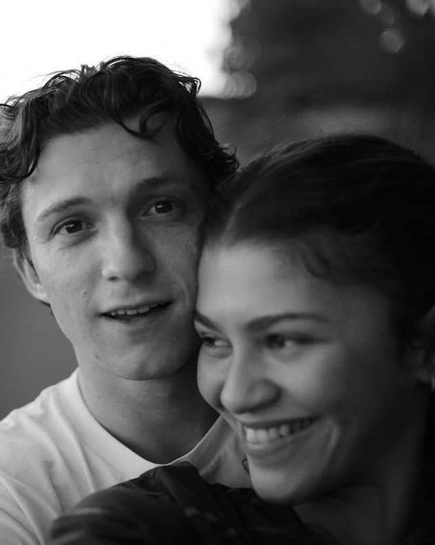 E! Onlineさんのインスタグラム写真 - (E! OnlineInstagram)「Zendaya and Tom Holland are taking to their love to even more romantic heights. ❤️ Link in bio to see all the dreamy photos of their boat ride in Italy. (📷: Instagram)」5月18日 4時00分 - enews
