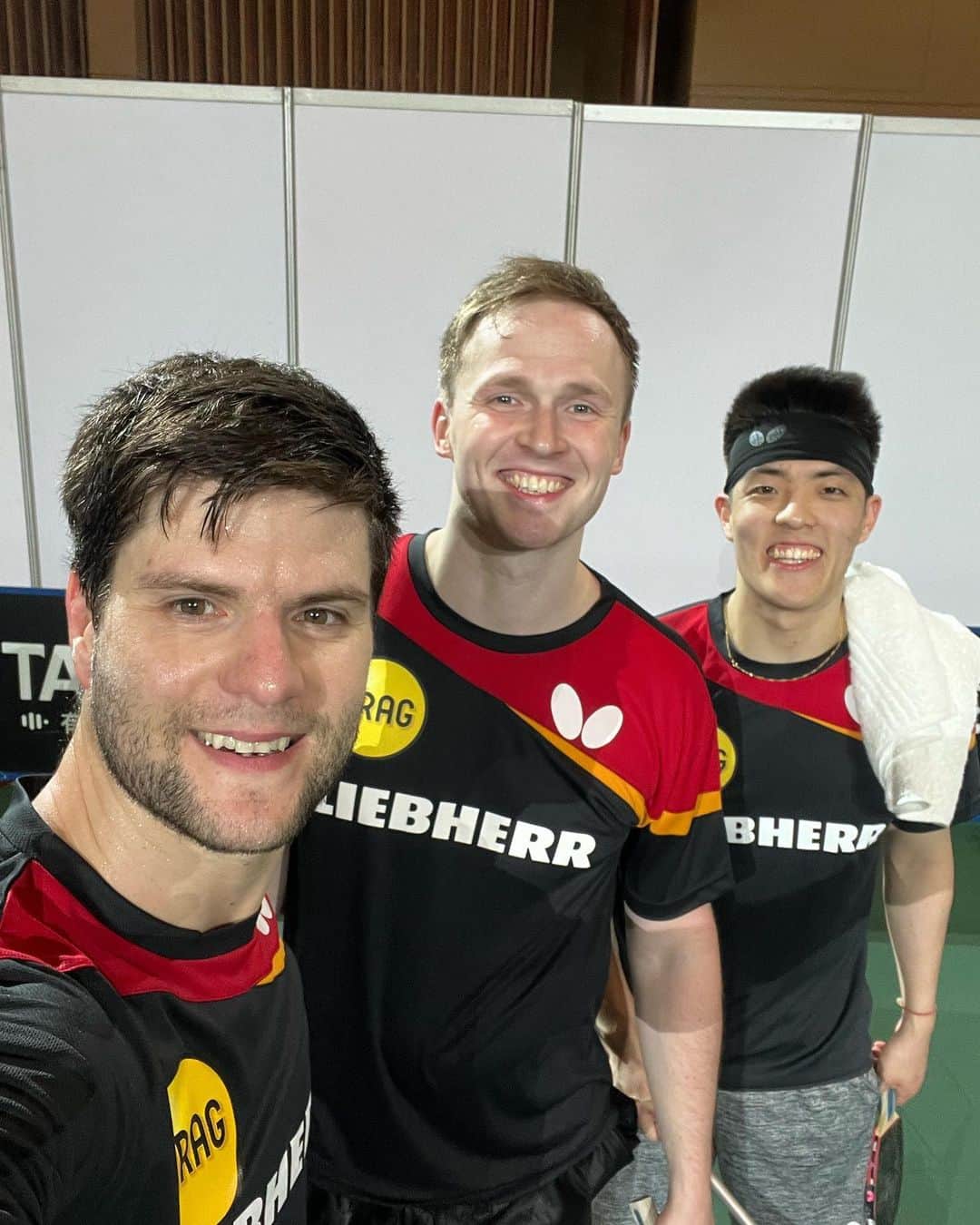 ドミトリ・オフチャロフのインスタグラム：「First training session in Durban 🇿🇦」