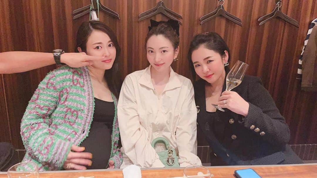 平田りえのインスタグラム：「Girls?🎀 Night out🌙 たまたま、みんなでリンクコーデ🛼✨」