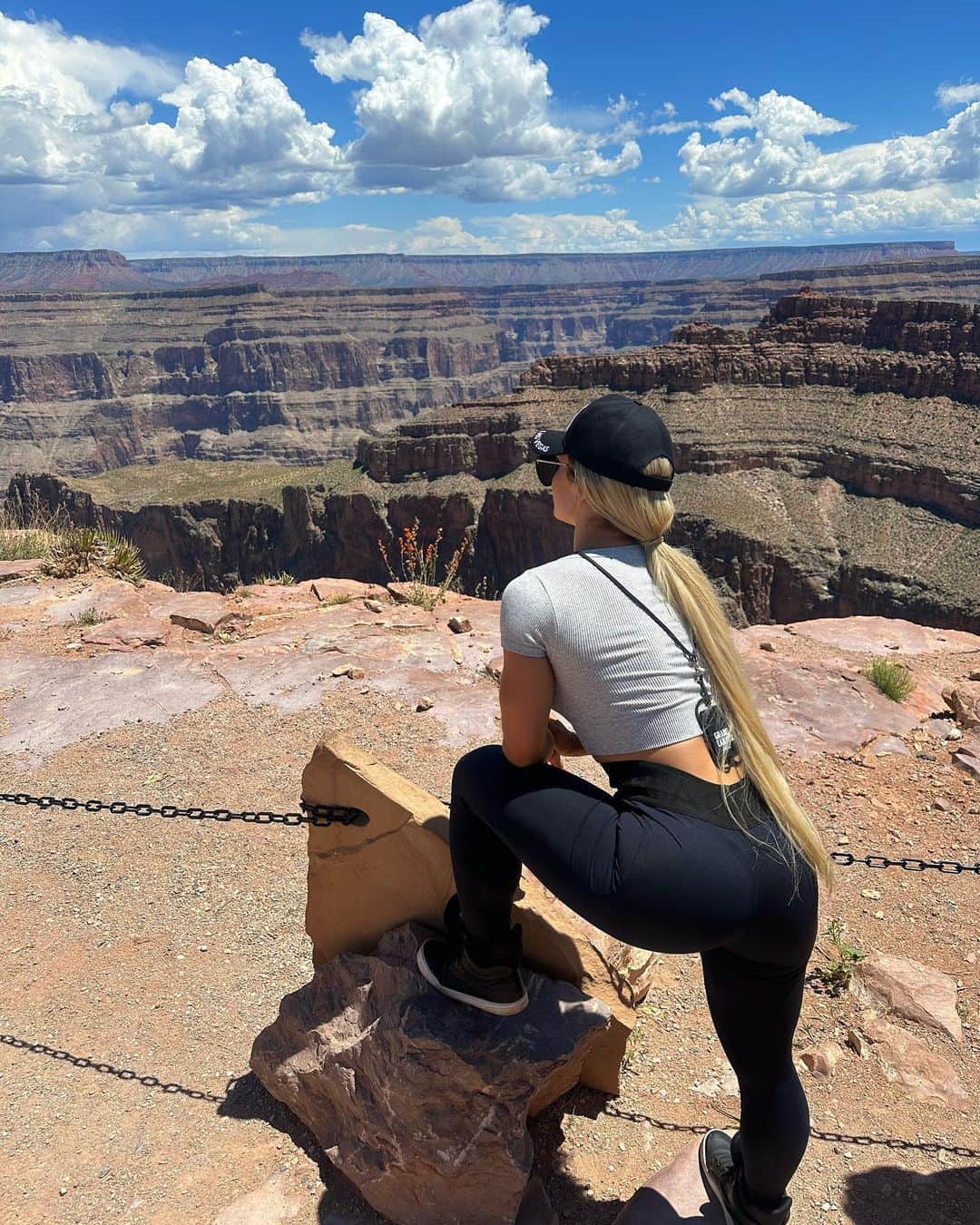 Vivi Winklerさんのインスタグラム写真 - (Vivi WinklerInstagram)「Grand Canyon #grandcanyon  . Botinha @sotembrabaoficial  Calca @mariagueixa @mariagueixasports @lojamariagueixa」5月18日 4時28分 - viviwinkler