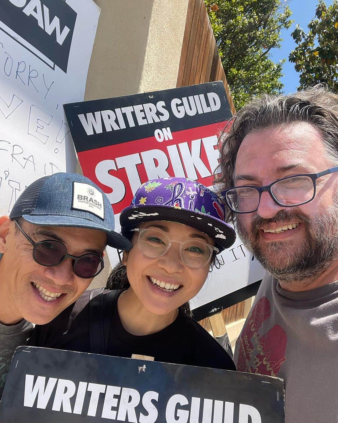 ケイコ・アジェナのインスタグラム：「Striking at Disney today!  Much better with @erikrosspatterson and @shinkawasaki 💕 pic by @erikrosspatterson   Union girl!   #WGAstrong, #sagaftramember and #1u」