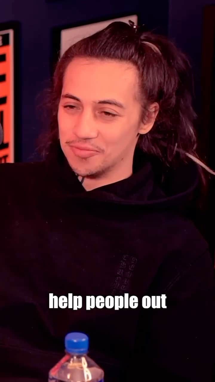 ジョエル・マッデンのインスタグラム：「New Episode of ARTIST FRIENDLY with @kxllswxtch he talks about his relationship with music and the people that listen to his music. The healing power of music is always something to discover when you choose the life of an artist ✨🙏❤️🤘 @empire @altpress」