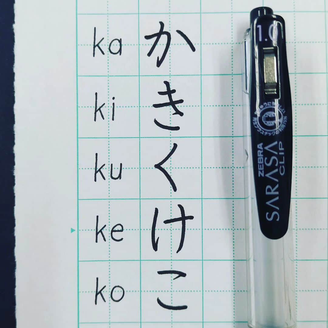 東宮たくみのインスタグラム：「How to write Hiragana ka, ki, ku, ke, ko ひらがな（かきくけこ）の書き方  #hiragana  #Japanese  #日本語  #handwriting」