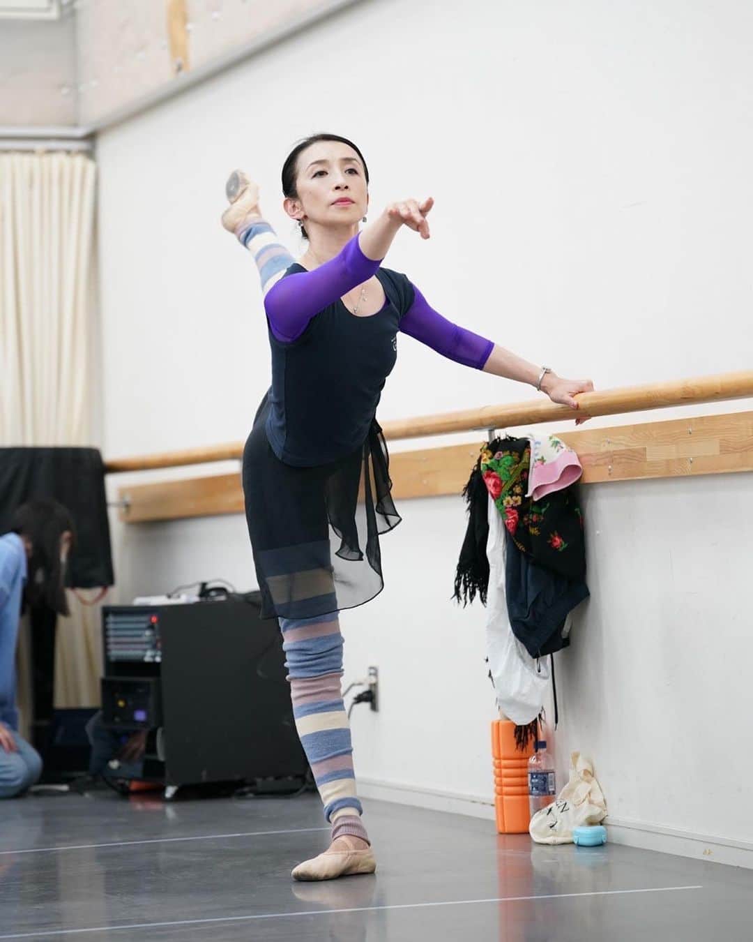 井脇幸江さんのインスタグラム写真 - (井脇幸江Instagram)「レッスン  この大切さを、若いダンサー達に伝えるのは難しいと感じた。  背中を見せていれば伝わるはずと、信じているけれど。  結果が出るのはまだ先なのかな。信じて、待つしかない。  #Ballet #Dancer #バレエ #バレエダンサー #芸術 #芸術観賞 #舞台 #stage #トスカ #大人 #美の世界 #四ッ谷 #Iwaki Ballet Company #IBC #バレエスタジオ #バレエ教師 #バレエ教室 #美しい #楽しい #人生 # 健康 #東京 #井脇幸江」5月18日 14時09分 - yukie.iwaki