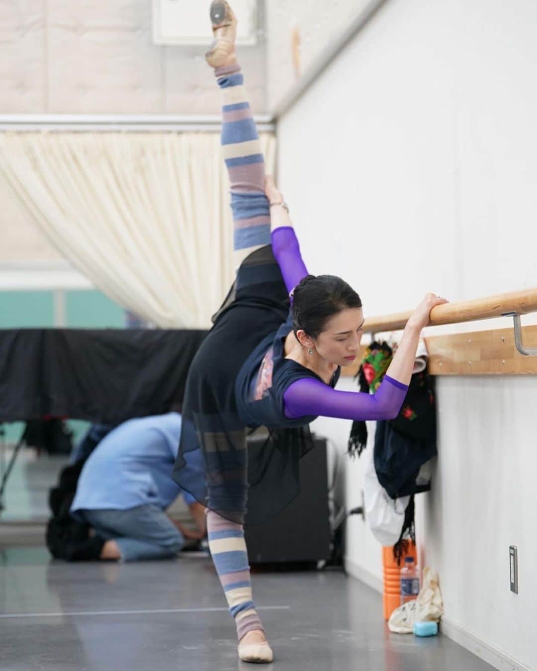 井脇幸江さんのインスタグラム写真 - (井脇幸江Instagram)「レッスン  この大切さを、若いダンサー達に伝えるのは難しいと感じた。  背中を見せていれば伝わるはずと、信じているけれど。  結果が出るのはまだ先なのかな。信じて、待つしかない。  #Ballet #Dancer #バレエ #バレエダンサー #芸術 #芸術観賞 #舞台 #stage #トスカ #大人 #美の世界 #四ッ谷 #Iwaki Ballet Company #IBC #バレエスタジオ #バレエ教師 #バレエ教室 #美しい #楽しい #人生 # 健康 #東京 #井脇幸江」5月18日 14時09分 - yukie.iwaki