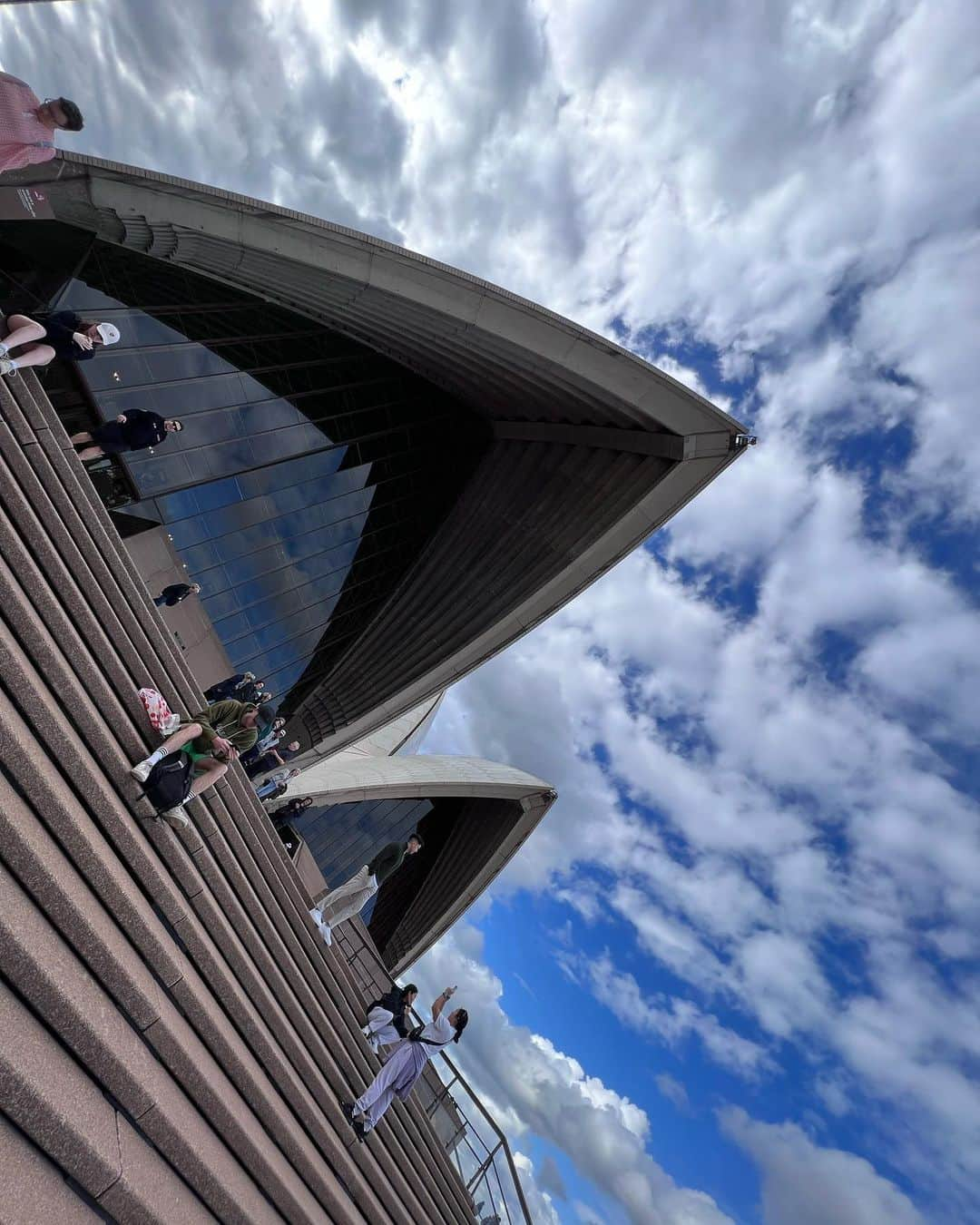 レイチェル・ボランさんのインスタグラム写真 - (レイチェル・ボランInstagram)「Hello Sydney! #sydney #australia #oz #tour」5月18日 14時59分 - officialrachelbolan