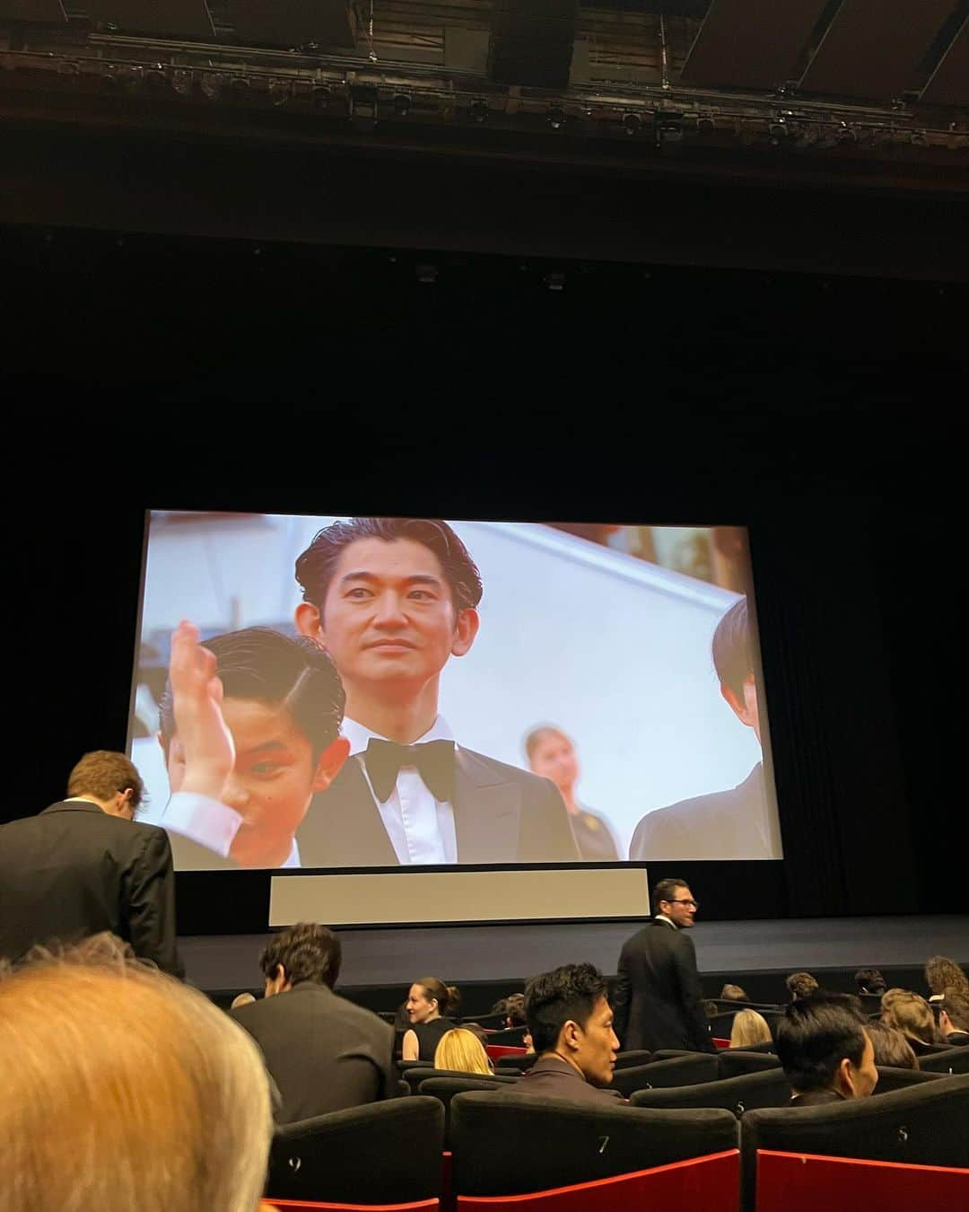 永山瑛太さんのインスタグラム写真 - (永山瑛太Instagram)「映画　怪物  カンヌ　  皆様に感謝です。  ありがとうございます。  @kaibutsumovie  捕らわれた宇宙人2人👽 @skmtyj」5月18日 15時25分 - nagayama.eita