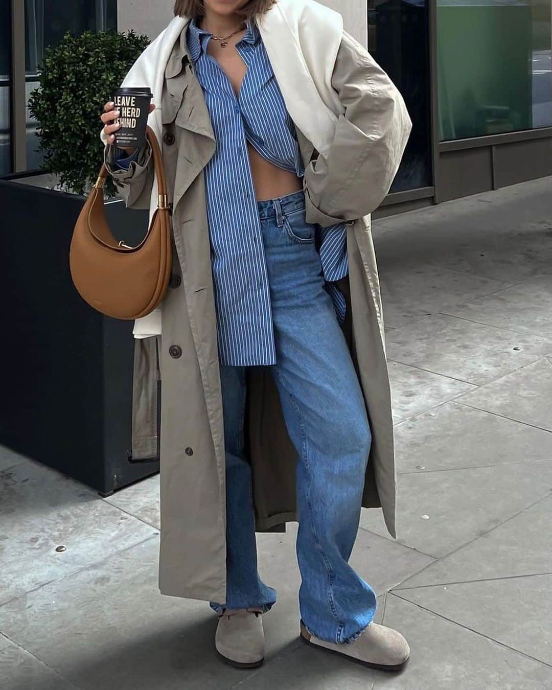 トップショップのインスタグラム：「TTYL also stands for the trench you love, btw.  @louuitee__ wears the longline trench [116083374]」