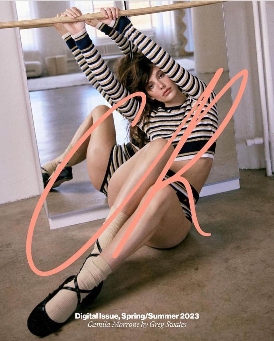 IMG Modelsさんのインスタグラム写真 - (IMG ModelsInstagram)「Hangin’ Out. 🩰 #CamilaMorrone (@camilamorrone) covers @crfashionbook. 📷 @gregswalesart 👗 @layton_style ✂️ @fa.rm.er 💄 @georgieeisdell #IMGmodels」5月18日 7時07分 - imgmodels