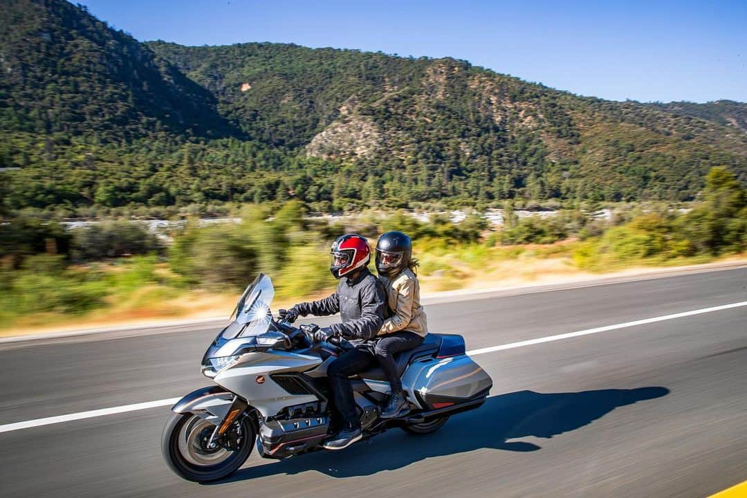 Honda Powersports USさんのインスタグラム写真 - (Honda Powersports USInstagram)「Some things just go together, like the famously smooth 1833 six-cylinder engine of a Gold Wing and the wide open road. Drop a comment below with your favorite scenic route ↓ #GoldWing #HondaGoldWing #BetterOnAHonda」5月18日 7時08分 - honda_powersports_us