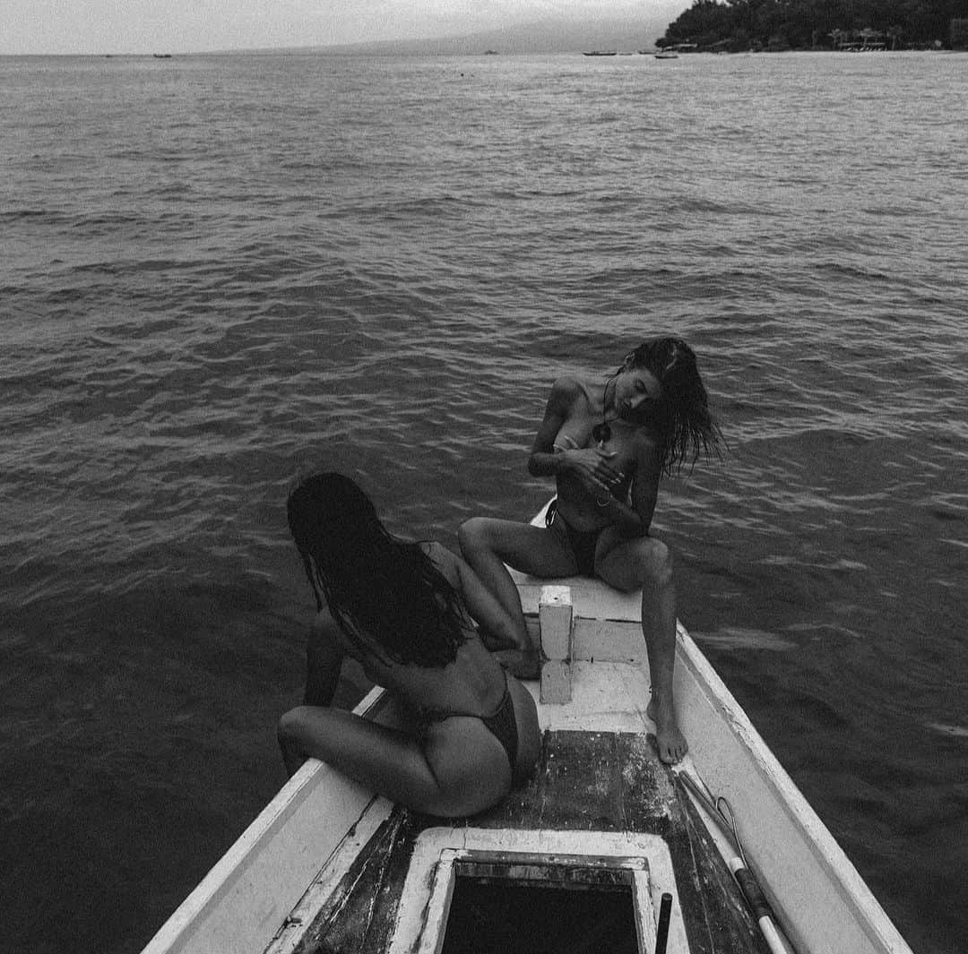 Kylie Raeのインスタグラム：「adrift 🌊 cr: @gypsea_lust」