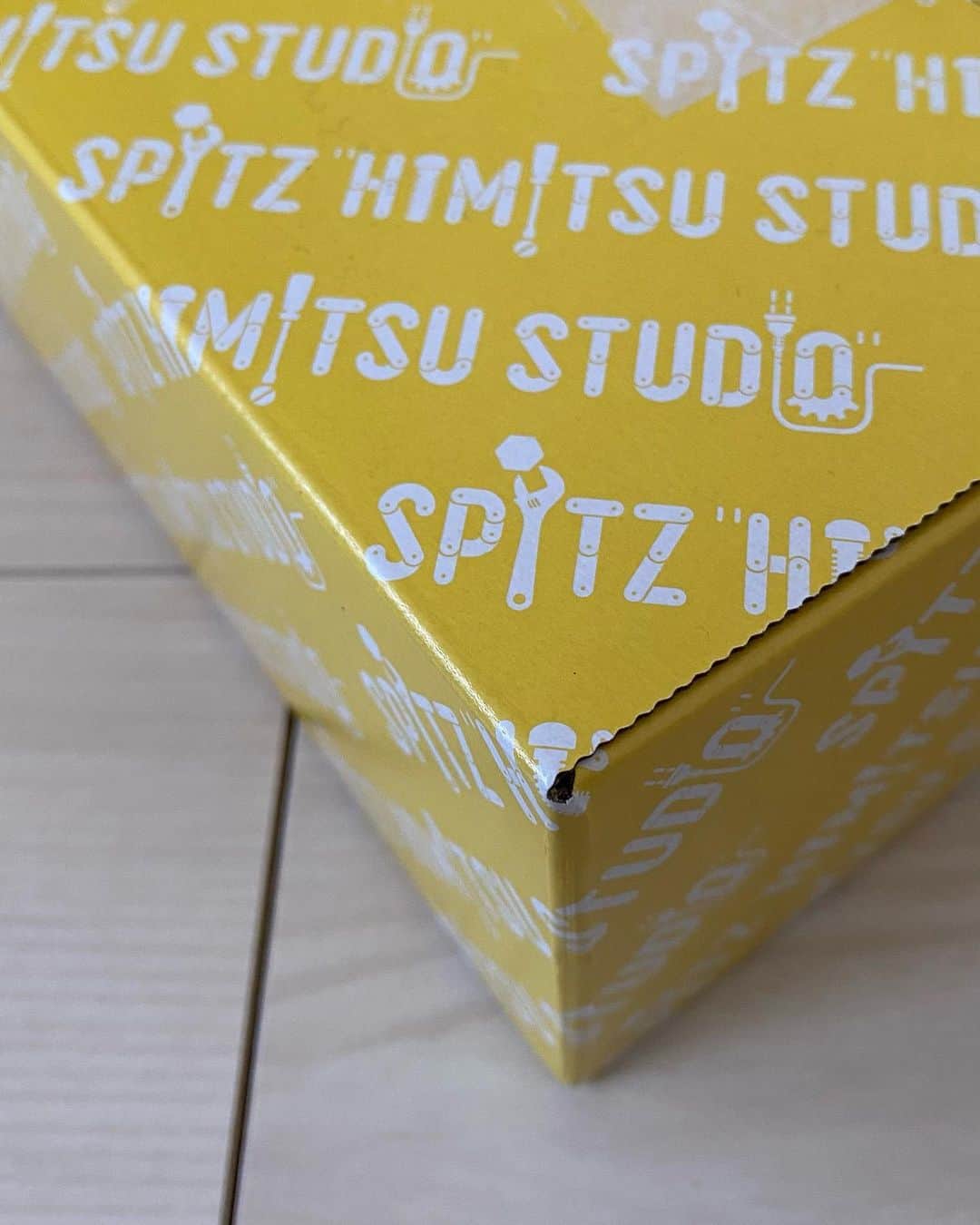 アキラ100%のインスタグラム：「配送の箱もかわいいんかい😆 #スピッツ #Spitz #ひみつスタジオ」