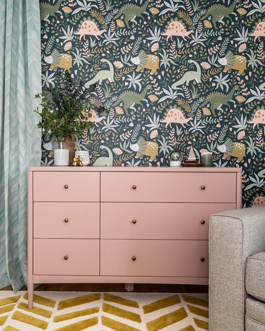 ジャスミン・トゥークスのインスタグラム：「Our designers create hundreds of furniture pieces for our collections and while they love them all, they do have their favorites. 😉  "Our Hampshire Collection is at the top of my list because it's so effortlessly cool. Every time I see the dresser, crib, bed or bookcase styled in a room, it looks like it was meant for that space. The design is classic, without being boring or expected—especially in the olive green which is my favorite finish."   —Sam Tubergen, @crateandkids Furniture Designer  → Don’t forget to remove items from the crib before your kiddos go to sleep. 💤  📷: @homemethods, @valvogt_ + @shopskout, @cheerfully.chelsea, @alexkaehlerdesign + @aimeemazzenga, @therachelnun」