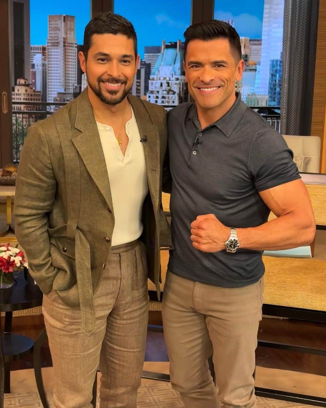 ウィルマー・バルデラマのインスタグラム：「Speaking of the multiverse…  so great to spent time with you two amazing humans.  Thank you for always being so fun @kellyripa @instasuelos」