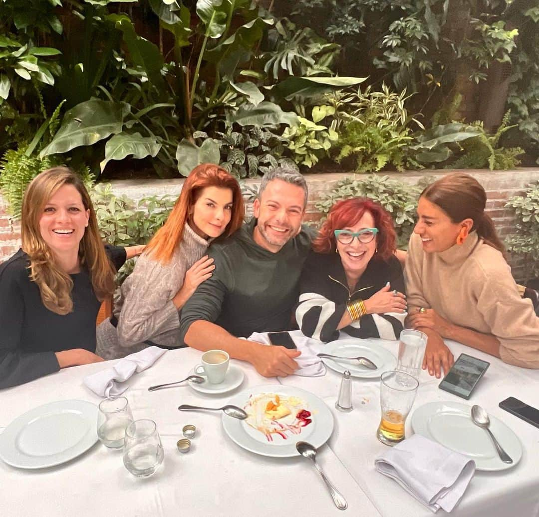 Carolina Cruz Osorioさんのインスタグラム写真 - (Carolina Cruz OsorioInstagram)「• Tardes Maravillosas ♥️♥️  Que se repita siempre, siempre #PetitComite @andreasernafotos @cardozo_80 @yanethwaldman miss u @jessdelapena y tu, @ivanlalindeg eres muy afortunado jajajaja love u!」5月18日 8時08分 - carolinacruzosorio