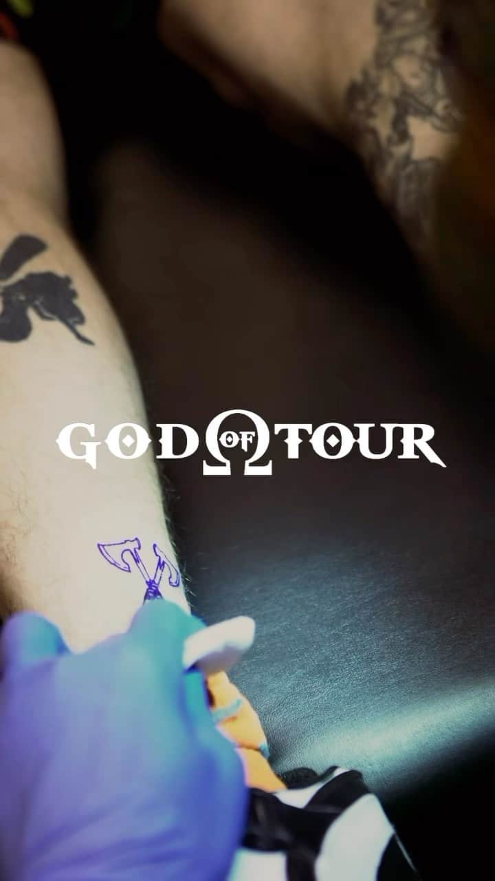 クリス・ウェビーのインスタグラム：「Toronto was one hell of a way to end off the greatest tour of my entire life !!!  Once I’m able to get my bearings and try to put into words what this tour meant to me I will.. but for now : Canada I salute you 🇨🇦🫡🕸  And though the #GodOfTour has retired from the stage for a time, the first song 2023 dropped today !!  Go peep #Kratos now and hear what everyone got to hear a snippet of on this last tour ⚔️🕸」