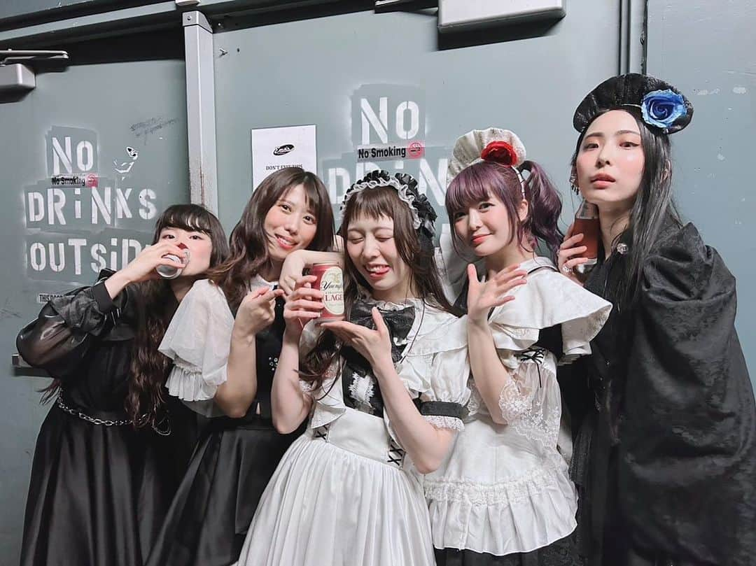 遠乃歌波さんのインスタグラム写真 - (遠乃歌波Instagram)「[BAND-MAID 10TH ANNIV. TOUR in North America]  05.14  day1  Houston  05.15  day2  Austin  Thanks also to "SHADOW CLIQ" for performing for two days!!  We had a wonderful time! Thank you guys!!✨💓  #bandmaid #prscustom24 #prsguitars」5月18日 8時10分 - kanami_bandmaid