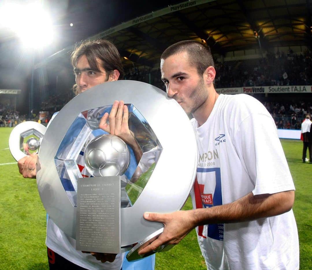 のインスタグラム：「17/05/2008. 15 ans du septième titre. CHAMPIONS DE FRANCE!! @ol @ligue1ubereats」