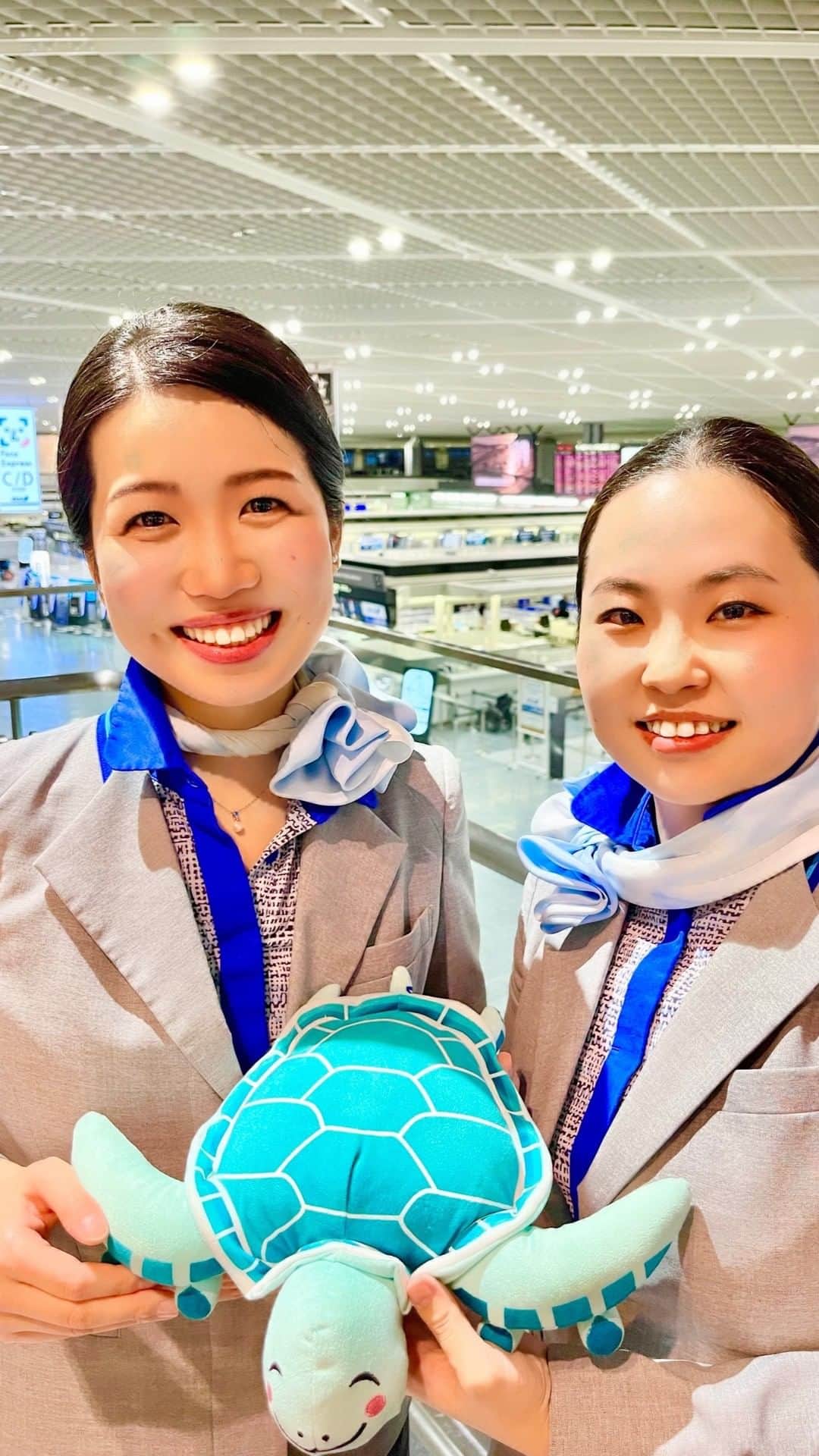 ANAのインスタグラム：「✈️ANA成田エアポートサービス既卒採用LIVE✈️ 📌募集職種：旅客ハンドリング業務 📌採用情報：https://ana.ms/3o9cWZr 📌エントリー受付期間：6月25日23:59まで🤗 #allnipponairways #旅客ハンドリング業務 #採用 #旅客サービス #グランドスタッフ #airport #LIVE #GS #成田空港」