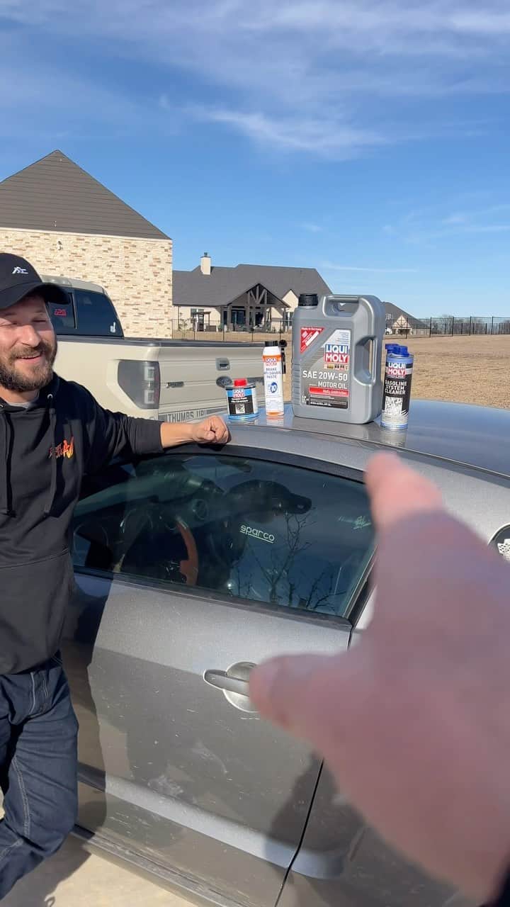 スティーブのインスタグラム：「My friend Jamal @king_jamalibaba drives and drifts his Mustang hard!! Exactly why he needed this #liquimoly product to keep hood car running and sliding strong!! 友達のドリ車にリキモリオイル‼️」