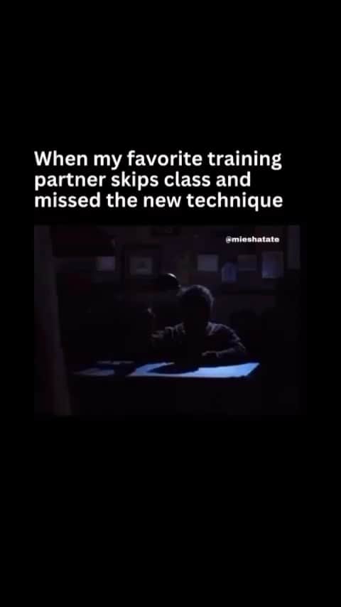ミーシャ・テイトのインスタグラム：「😈  #funnymemes #funnyvideos #funny #memes #meme」