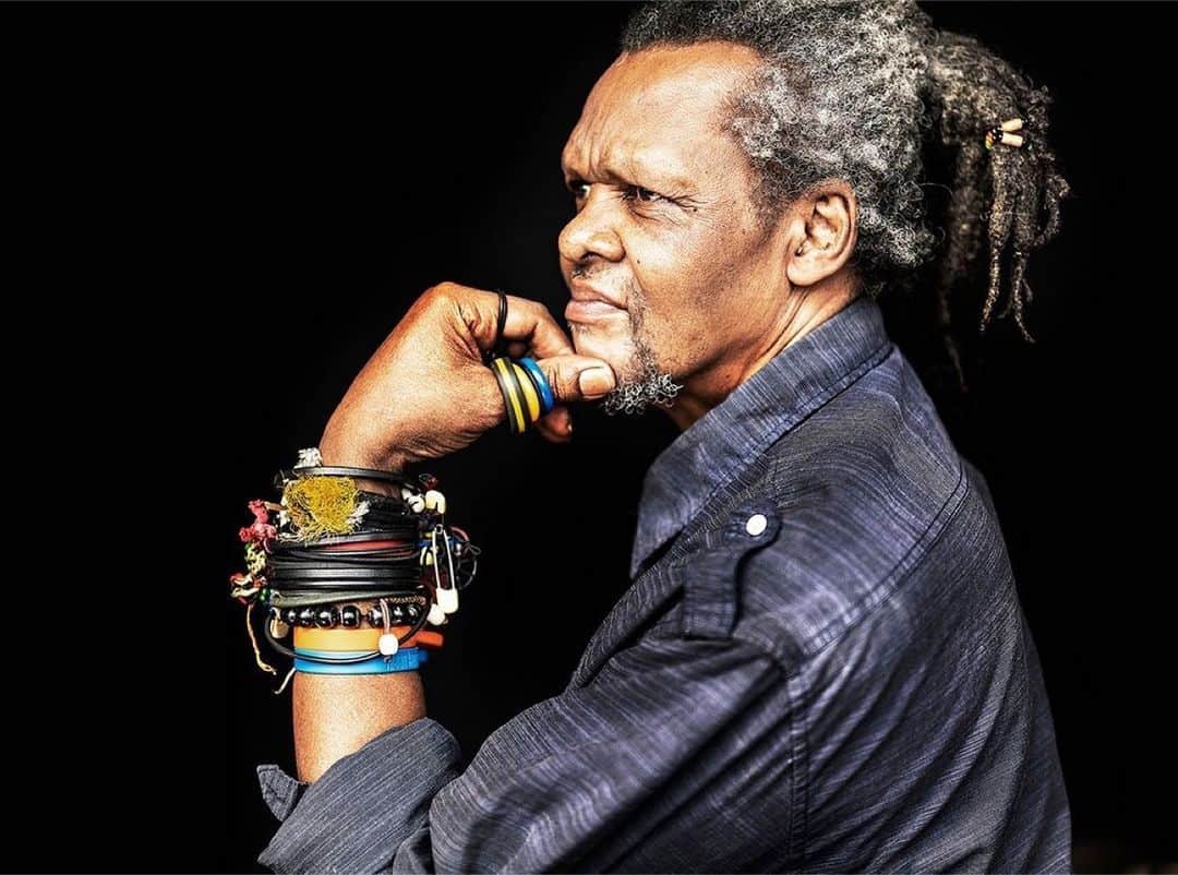 KAWSONEのインスタグラム：「Thursday, May 18, 7–10pm at Adler Hall, New York Society for Ethical Culture—The American Folk Art Museum (@afamuseum) is thrilled to present a benefit concert headlined by internationally renowned musician and visual artist Lonnie Holley (@lonnieholleysuniverse).⁠ ⁠ Hosted by award-winning actor, playwright, screenwriter, and New York Times best-selling author Harvey Fierstein, the concert is a celebration of Holley’s artistry and comes on the heels of the release of his latest album “Oh Me Oh My” (which features Bon Iver, Rokia Koné, and Michael Stipe). Special guests Mourning [A] BLKstar, a musical collective dedicated to Black culture, storytelling, and song; and Marshall Allen, the band leader of the Sun Ra Arkestra, along with other members of the group, will perform with Holley on May 18. The evening will also feature a performance from critically acclaimed singer-songwriter Suzanne Vega.⁠ ⁠ Image: Portrait of Lonnie Holley⁠ Photo: David Raccuglia⁠ #lonnieholley」