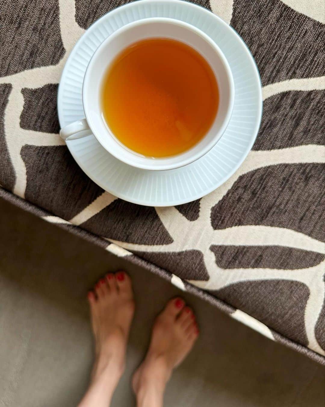 Mai Wakimizuのインスタグラム：「朝にシャワーを浴びて一杯。最近サボってたデルールにまた頼っております。と言うのもGWの連日の食べ過ぎから確実に体型がおかしくなり(笑)このhotel生活でも更に大変なことに。笑 デルール様で取り戻し真っ最中。私は即効果が出るので頼りまくりです♡そして千春先生 @chiharudoiの新しい新ダイエット法を受けたくてプランを出して頂きました！栄養チェックやカウンセリングで個人プランが来たので夏に向けて本格的に始めようかと。(と言いながら今日のlunchはパンケーキ。笑)本腰入ったらここでまたダイエット宣言してご紹介します＼(^o^)／ #ダイエット#デルール」