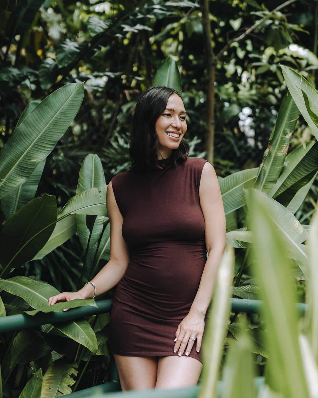 Livのインスタグラム：「Hosting the most magical retreat @wearewomom with cofounder and soul sister @lexierodriguez in Singapore! This in person event launches our sessions starting next month for you globally 🙌🏼 Follow our socials to sign up or connect on womom.com. (Linkinbio)  Instructing 3 breathwork sessions back to back for 60 pax let me feeling full of life and precious connection! Thank you @sohohouse @b_togethersg @albertvincentwu @makeup_by_fionab @alliesofskin   #breathwork #reikihealing #livlogolding #wellnessretreat #momtreat #momtimeout #momtime #onlineretreat #womensgathering」