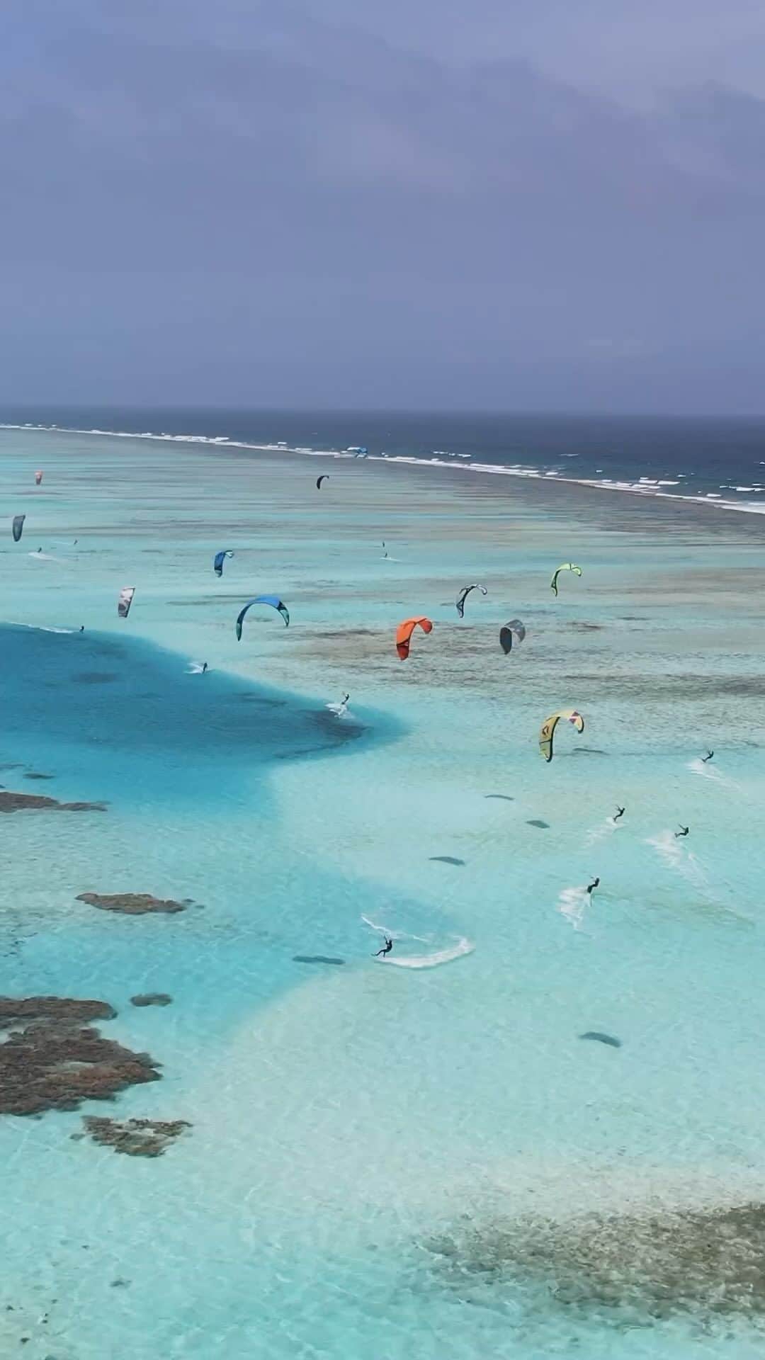 PicLab™ Sayingsのインスタグラム：「Just coastin’ 🏄‍♂️ 💦 How cool would it be to kite surf over this aquamarine water?!   📌 Los Roques Venezuela 🇻🇪  🎥 @fukajaz」