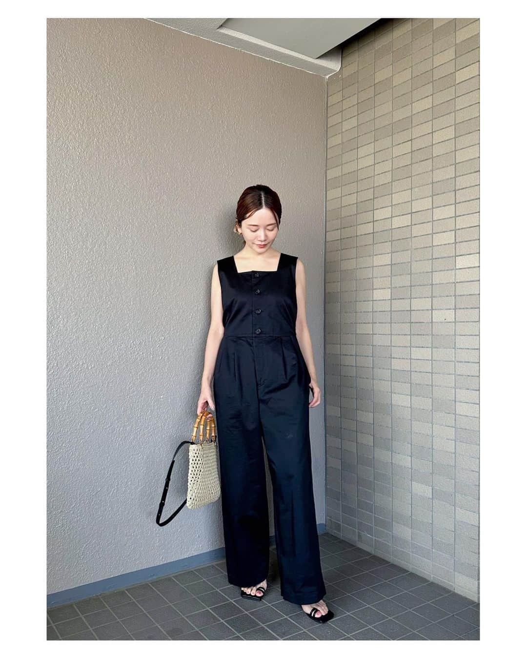 高山直子さんのインスタグラム写真 - (高山直子Instagram)「これ着てると夫が 「細く見える😀」って言ってくる。 あくまでも見える😀← そんな魔法服🪄笑  #EiiS」5月18日 9時48分 - nao_70koro