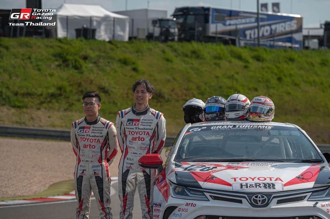 Toyota team thailandさんのインスタグラム写真 - (Toyota team thailandInstagram)「🚗🇹🇭TGRTT ปีที่ 10 ก็ยังตื่นเต้นเหมือนครั้งแรก การเดินทางครบรอบ 10 ปี กับการป้องกันแชมป์โลกสมัยที่ 4 รายการมาราธอนสุดโหด 24 ชั่วโมง 51th ADAC 24h Race Nürburgring วันที่ 18-21 พฤษภาคมนี้ Nürburgring สนามแข่งขันในตำนานตั้งอยู่ที่เมืองนูร์เบอร์ก ประเทศเยอรมนี ที่นักแข่งและทีมแข่งรถยนต์ทั่วโลกอยากจะไปสัมผัสประสบการณ์ความท้าทาย ความหฤโหดและอันตรายเป็นอันดับต้นๆ ของโลก กับความยาวสนามกว่า 25 กม. 73 โค้ง  กับการครบรอบ 10 ปี ของทีมกับการเดินทางไปลงแข่งขันในสนาม Nürburgring สร้างผลงานและชื่อเสียงมากมายให้กับประเทศ ยกระดับวงการมอเตอร์สปอร์ตไทยให้เป็นที่รู้จักในระดับโลก TGRTT จะใช้รถ TOYOTA Corolla Altis GR Sports 2 คัน หมายเลข 119 ขับโดย arto, MadCow, Man, Ton และ 120 ขับโดย Jum, Hong, Kawamura และ Glarr ที่จะลงแข่งเป็นปีแรก โดยในปีนี้จะมีทีมร่วมลงแข่งขัย 136 ทีมด้วยกัน ร่วมเป็นส่วนหนึ่งในความสำเร็จของคนไทยในวงการมอเตอร์สปอร์ตระดับโลก🇹🇭 เชียร์พวกเราได้ที่นี้ หรือ Facebook & YouTube ของ 24h. Nürburgring มีภาษาอังกฤษให้เลือกชมด้วยนะครับ 🕝 Friday 19th May 2023: 17:00 - 19:45: Top Qualifying (LIVE) + Recording of the 24h Qualifiers 🇹🇭รอบ Qualifying Race 22:00น. 🕝 Saturday 20th May 2023: From 14:45: 24h Nürburgring LIVE until Sunday, 16:40 o'clock (continuously) 🇹🇭เริ่มแข่ง 21:00น.」5月18日 9時52分 - toyotagazooracingteamthailand