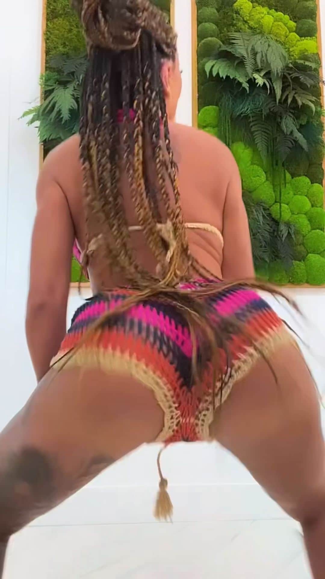 Italia Kashのインスタグラム：「Rate these shorts 1-100 🐯」