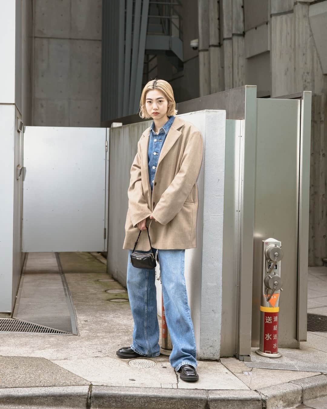 のインスタグラム：「Name: 奥村梨子⁠ Age: 23⁠ ⁠ Outer #used⁠ Pants #ZARA⁠ Bag #MIUMIU⁠ Shoes #CHARLESKEITH⁠ Ring #BEINTO⁠ ⁠ Photo by @onokoro0710⁠ ⁠ #スナップ_fs #fashionsnap #fashionsnap_women」