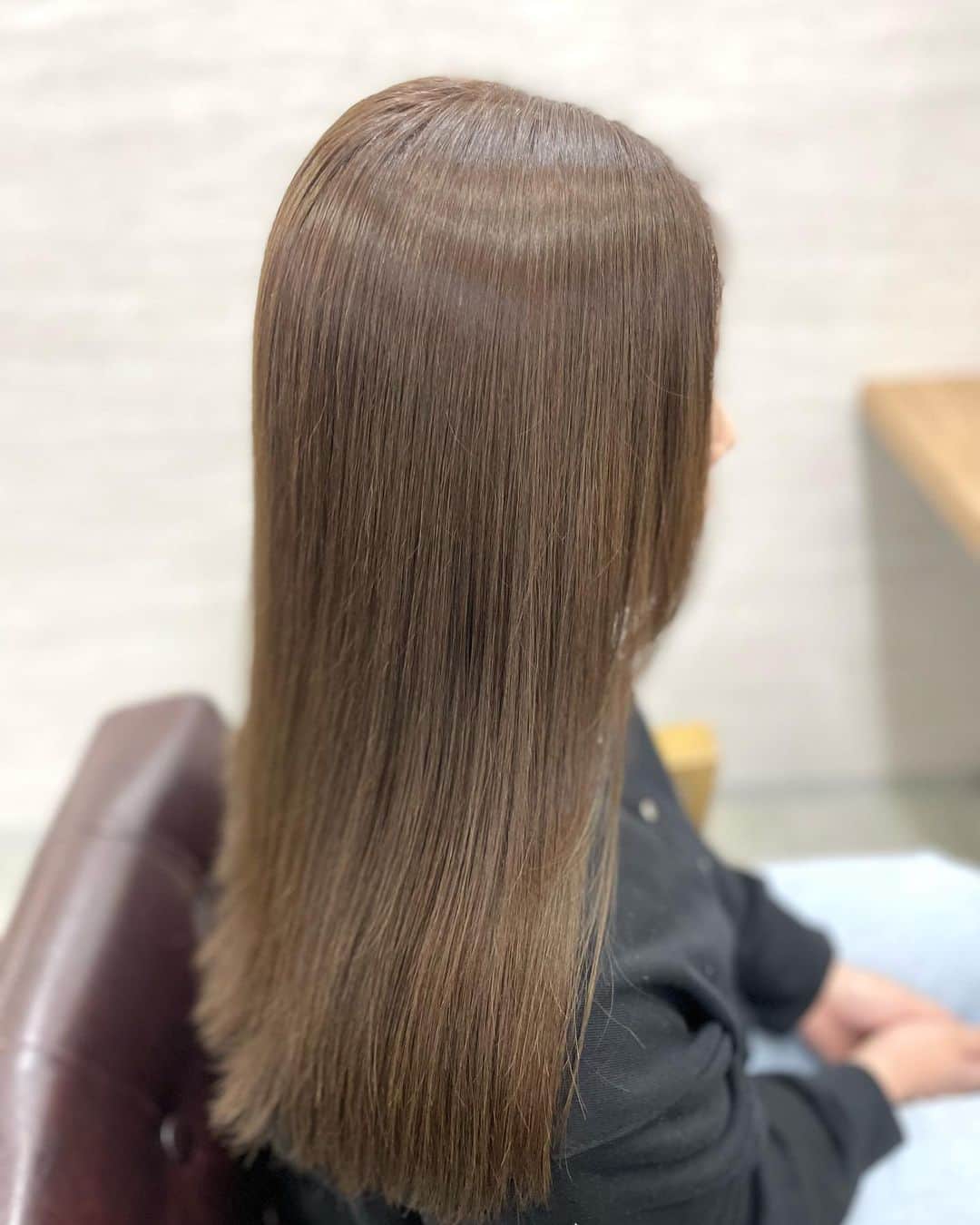 salon PRATiNO(サロンプラチノ)のインスタグラム：「. ブリーチなしで透明感カラー♪ 黄色みをなくしたいとのことでしたので、 少しくすみ感の入った色味で透明感アップ🔥  #hair#pratino#clavis#ハイトーン#韓国ヘア#デジパ#縮毛矯正#名古屋美容院#栄美容院#ショートカット#ウルフカット#透明感カラー#クラビス#酸熱トリートメント#ダメージ毛#ヘアサロン#女性スタッフのみ#初めてのブリーチ#白髪染め#ペールカラー#エクステ#シールエクステ#ヘアメ#アイブロウ#メンズアイブロウ#メイク#ファイバープレックス#スタッフ募集」