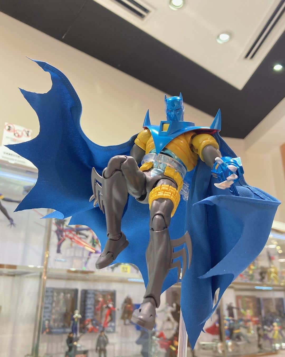 MEDICOM TOYさんのインスタグラム写真 - (MEDICOM TOYInstagram)「🦇🦇👊💥  BATMAN and all related characters and elements 🄫 & TM DC Comics. (s23)  #medicomtoy #メディコムトイ #MAFEX #DC #バットマン」5月18日 10時30分 - medicom_toy