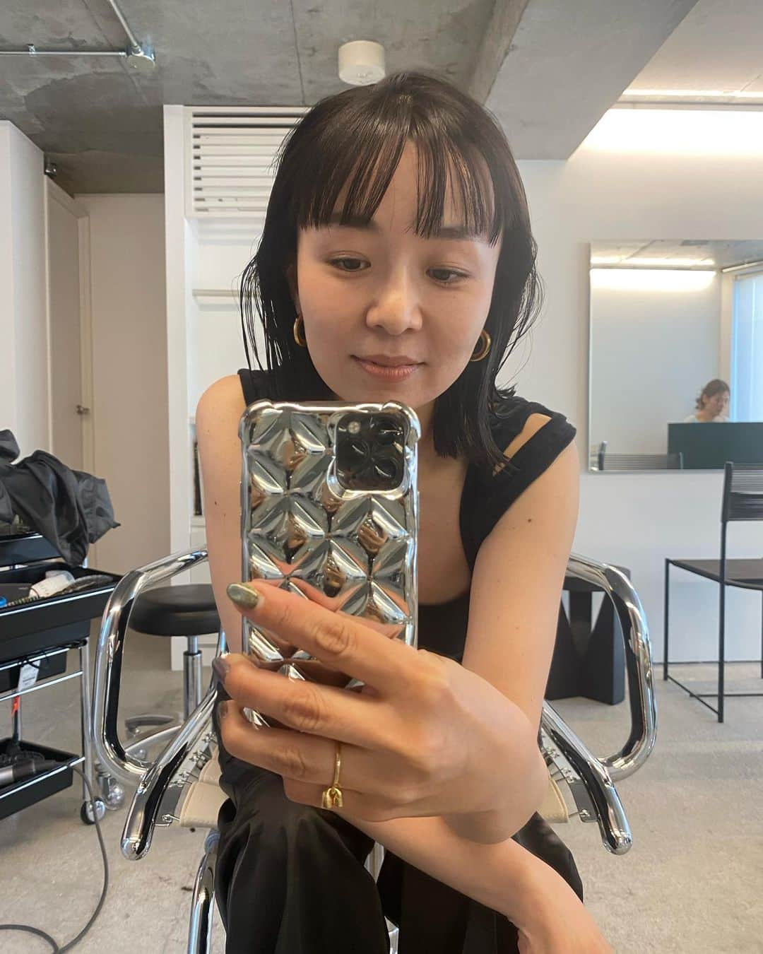 金子渚さんのインスタグラム写真 - (金子渚Instagram)「メンテナンス✂︎ 今回も良い感じ　 カラーはすぐ明るくなってしまう髪だから暗めにしてもらいました @nozomitsuji  @manhood_haus」5月18日 10時30分 - nagisakaneko