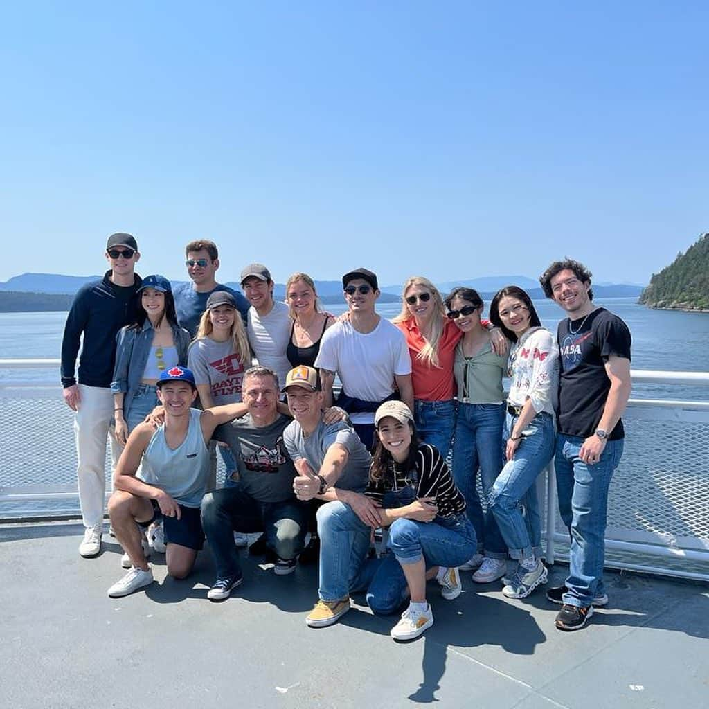 宮原智子のインスタグラム：「Ferry Day ☀️  @starsonice  #ferry  #sunshine」