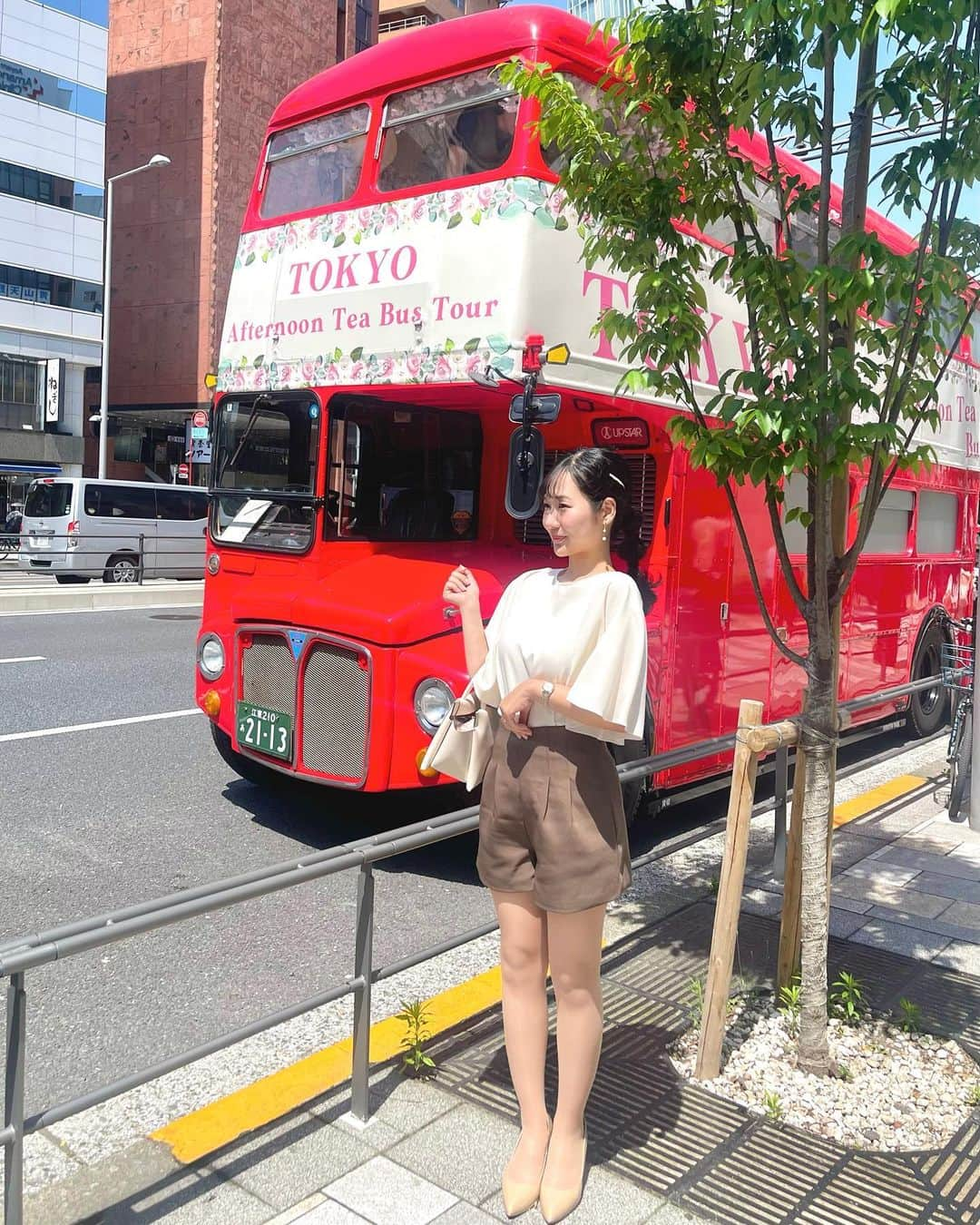 宮崎麗奈のインスタグラム：「． 今日も暑いですね〜☀️ ⁡ 夏らしい日が増えてくるこの季節 わたしは結構好きです🤭🧡 ⁡ ⁡ さて、今日はこれから事務所の先輩方と ランチに行ってきます🍴 たのしみたのしみ ⁡ ⁡ ⁡ #ライムライト #アナウンサー #フリーアナウンサー #宮崎麗奈」