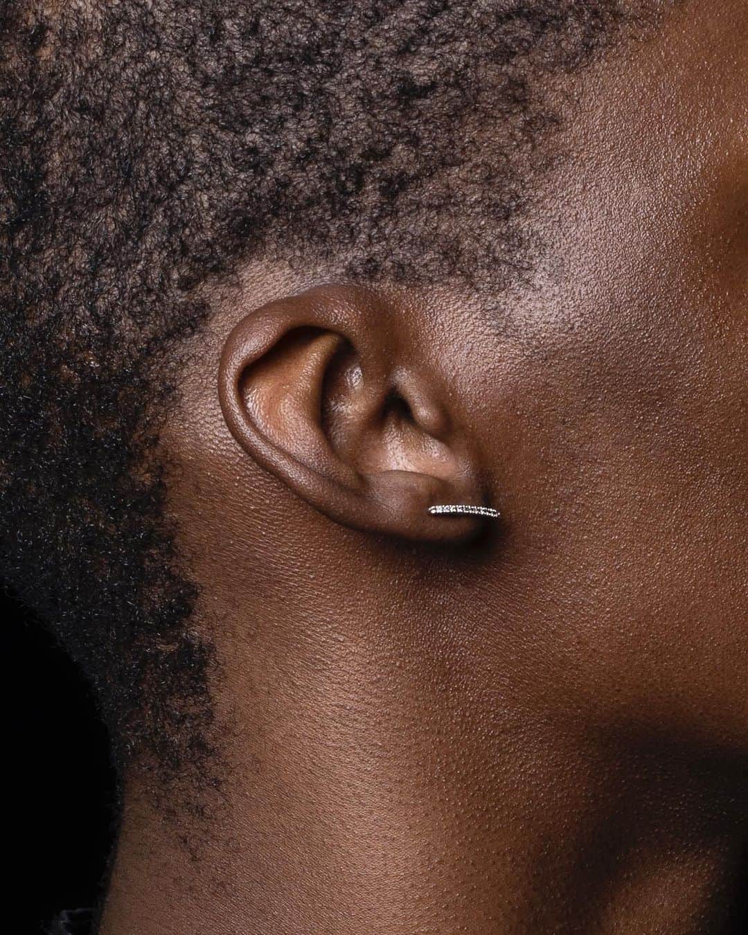 Hirotaka Jewelryのインスタグラム：「"Gossamer" Diamond Short Bar Earring #hirotakajewelry」