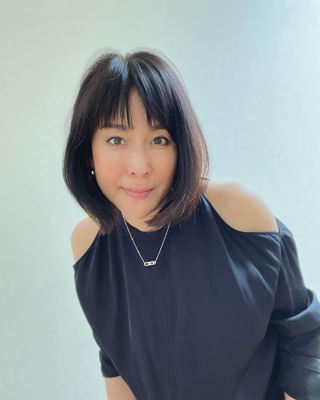 内田恭子さんのインスタグラム写真 - (内田恭子Instagram)「おはようございます。  しかし。　 いきなりだけど。 分かっちゃいるけど。 暑いね。  朝から解凍していたお肉があっという間に溶けた笑。  ではいってきます！ みなさんもしっかり水分とってくださいね。今日もよい一日を！  #まだ5月なのに #この暑さ #もう夏ですって #気象予報士の沢さんが #言ってた  #さよなら初夏 #内田恭子 #kyokouchida」5月18日 10時43分 - kyoko.uchida.official