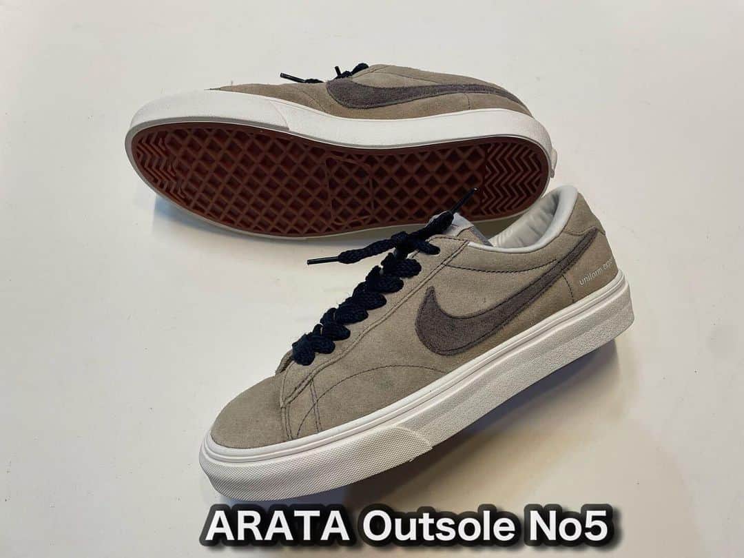 Sneaker At Randomのインスタグラム：「RATA Outsoleを使用した ソール交換の修理例です。  ARATA Outsole No.5 ソール交換の お見積もりご希望のお客様は アトランダムホームページのお問い合わせから、 お気軽にご相談下さい。  #スニーカーアトランダム#junkyard#ジャンクヤード#sneaker#スニーカー#スニーカー修理#スニーカーカスタム#市川#本八幡#梅田#阪神梅田本店#心斎橋#高円寺#angeluspaint#アンジェラスペイント#arata#アラタ#ソール#aj1 #dunk #nike #airforce #jordan1」