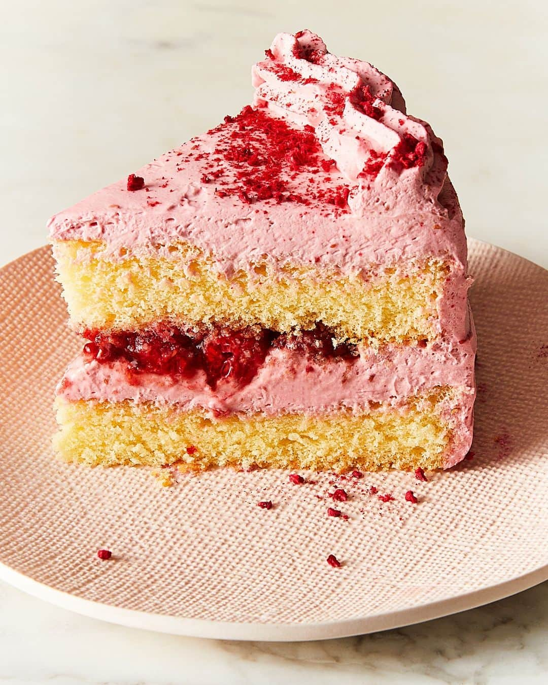 Food52さんのインスタグラム写真 - (Food52Instagram)「“This raspberry-filled chiffon cake is inspired by the layered fruit and cream cakes in Japanese bakeries—it’s light, airy, and delicately sweet." @shilpauskokovic wrote for Bon Appétit about this dreamy cake, perfect for warmer months. Recipe linked in our bio! 📸: @juliagartland #f52community #f52grams」5月18日 11時00分 - food52