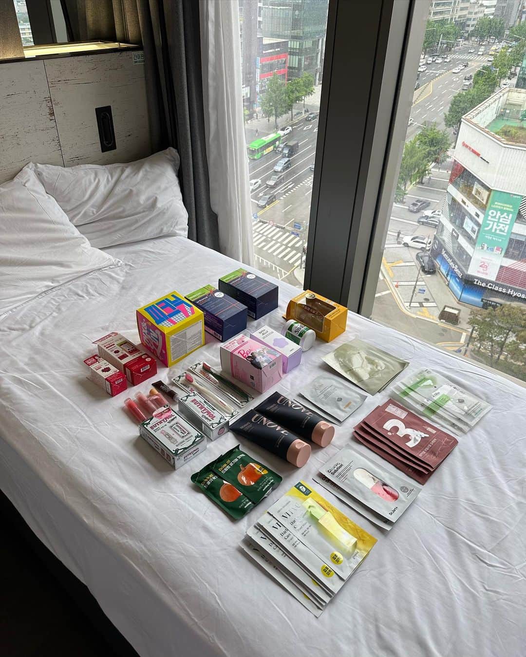 のインスタグラム：「オリーブヤング購入品速報！ 帰国したらまとめまーす&久しぶりにLIVEでもします✌️💞🇰🇷  #オリーブヤング #韓国旅行」