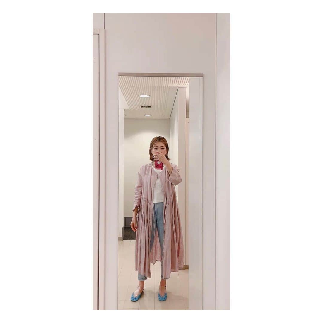 阿部洋子さんのインスタグラム写真 - (阿部洋子Instagram)「👗💞👠💕  #最近のあたす  と #ちょっと前のあたす   #ootd #sotd #記録   📸1枚目 いつもこんな感じで走ってるー #adidasbystellamccartney  トレーニング終わりで 暑くて前開けちゃってるけども💦 アウターは、あ～ちゃん @a_chan.prfm_p000001 にいただいたやーつ  📸4枚目 キャップは @merciparis の🎶 📸1枚目のキャップとは別モノ  📸10枚目 新しいサンダル！おろしてみたー クリアな部分が華奢見えして良い感じ♡ @hoaw_official  @whimgazette_official  #new #sandals   #fashionaddict #shoesaddict」5月18日 11時11分 - hirocoring