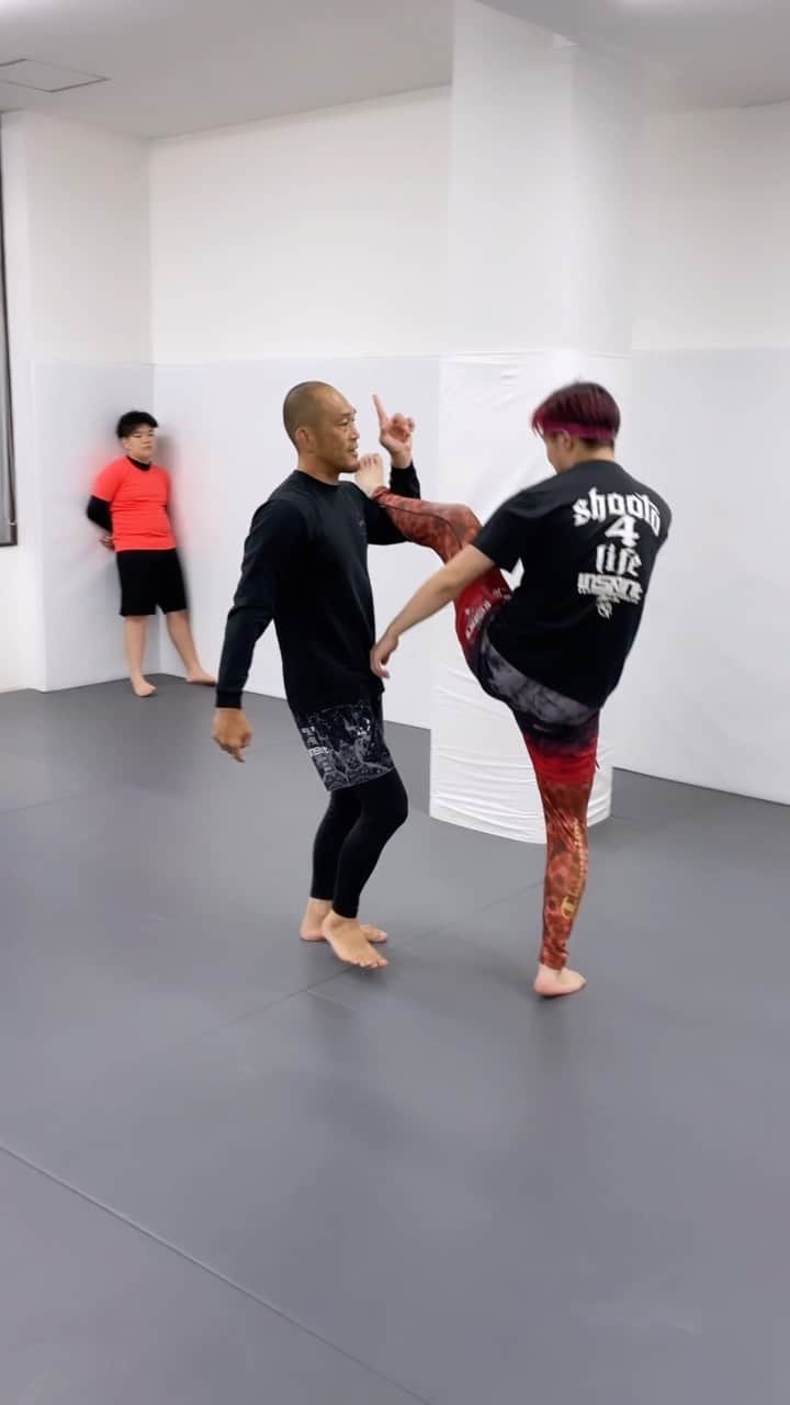 佐藤ルミナのインスタグラム：「Single🤼 本日14:30からはルミナ担当Beginner MMA！ 楽しく！分かり易く！上手なカラダの使い方教えます🤙   @shooto_gym_roots 🌸春の入会キャンペーン実施中🌸  #ruminasatotrainingmethod #mma #jiujitsu #kickboxing #yoga #surf #shooto #catchwrestling #movement #workout #rootsgym #身体操作 #格闘技 #柔術 #修斗 #キックボクシング #ヨガ #フィットネス #ワークアウト #筋トレ #ダイエット#小田原 #かまぼこ通り #会員募集中」