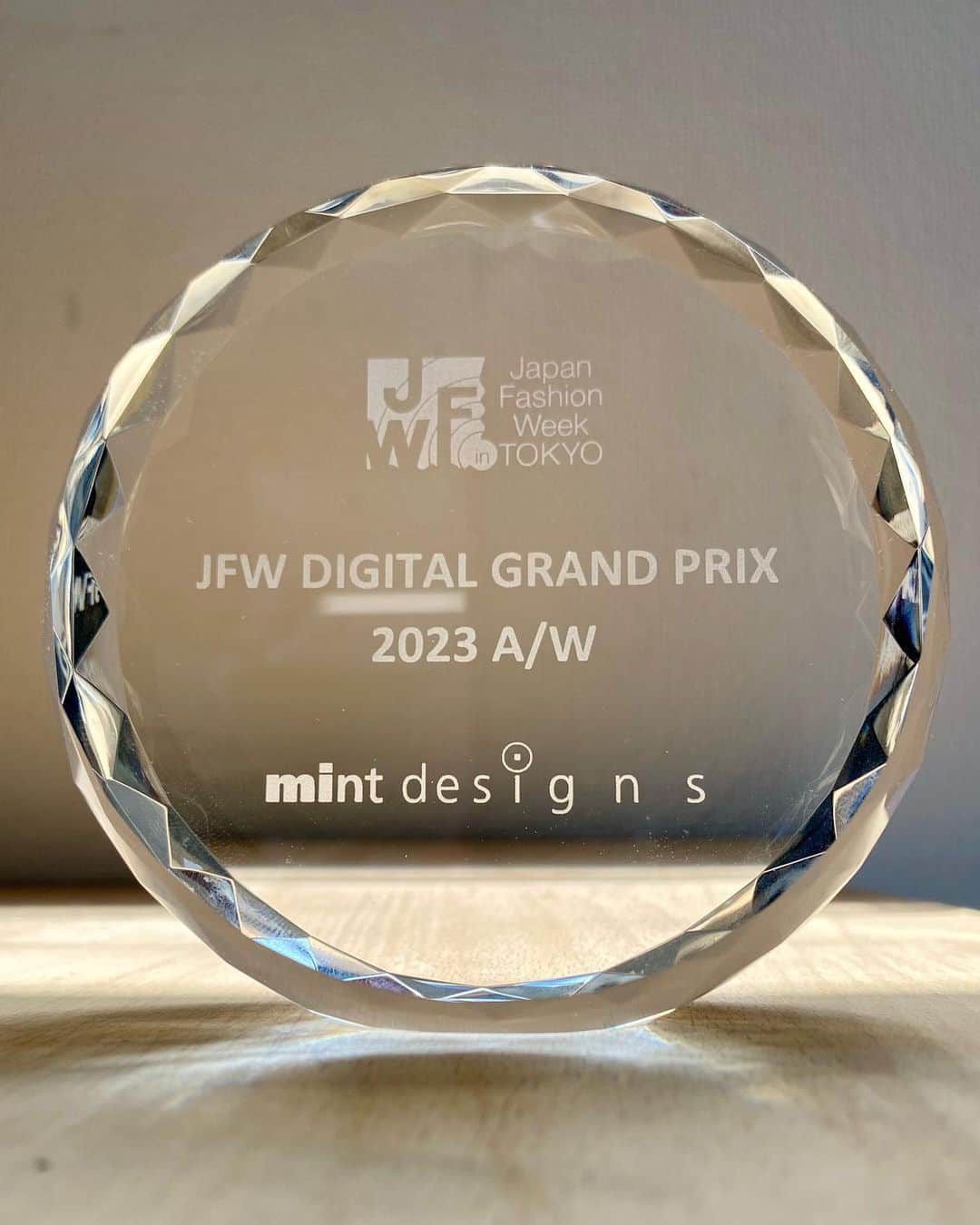 ミントデザインズのインスタグラム：「この度、受賞しました。コレクションに携わってくださったスタッフの皆さま、本当にありがとうございました！ @rakutenfwt」