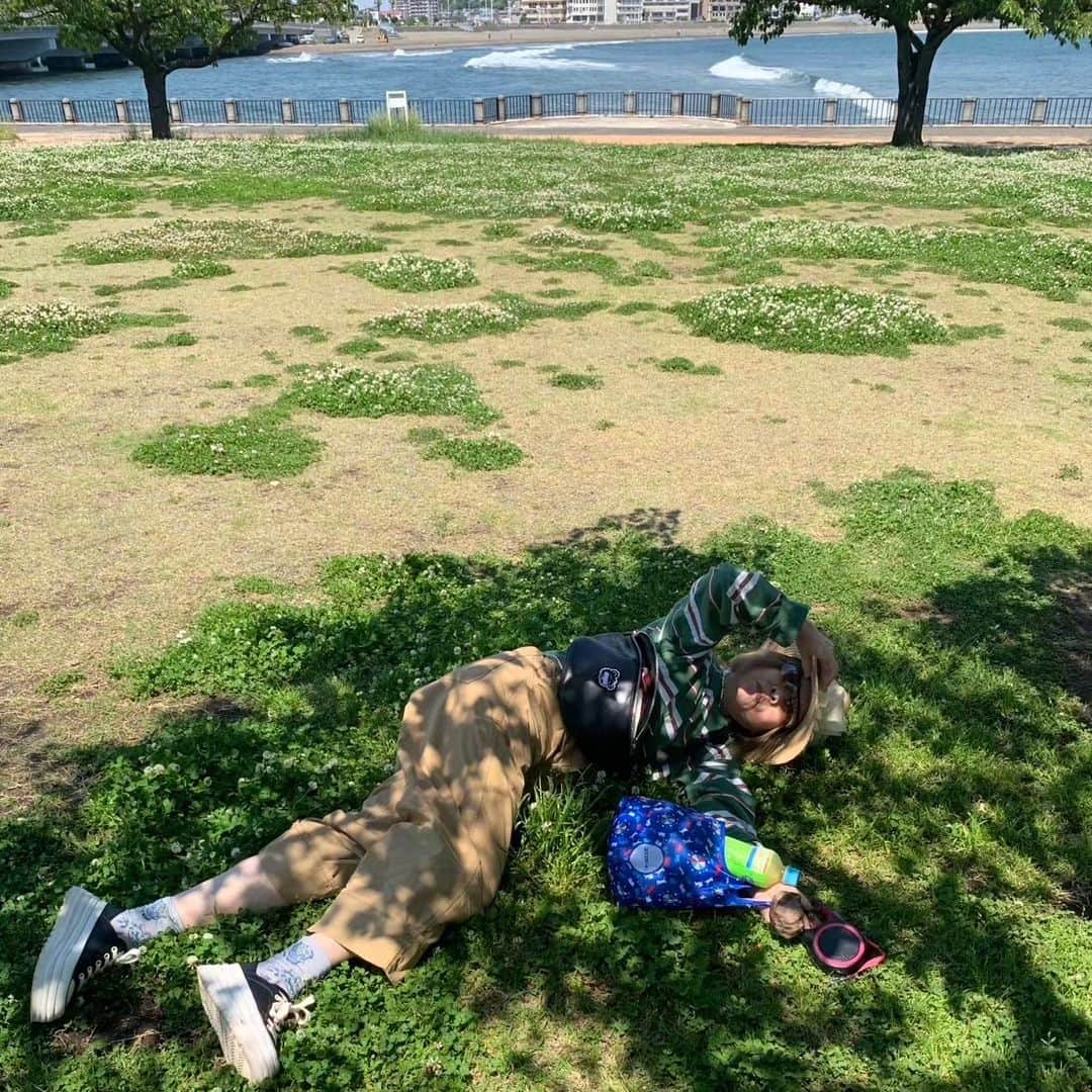 タンゲクンさんのインスタグラム写真 - (タンゲクンInstagram)「旅ってきたー 旬太郎は楽しかったそうです 帰ったら東京は５月というのに猛暑ですね  海を見るのはいいですね 草上は涼しいです  #旬太郎くん」5月18日 11時35分 - etsukomiuze
